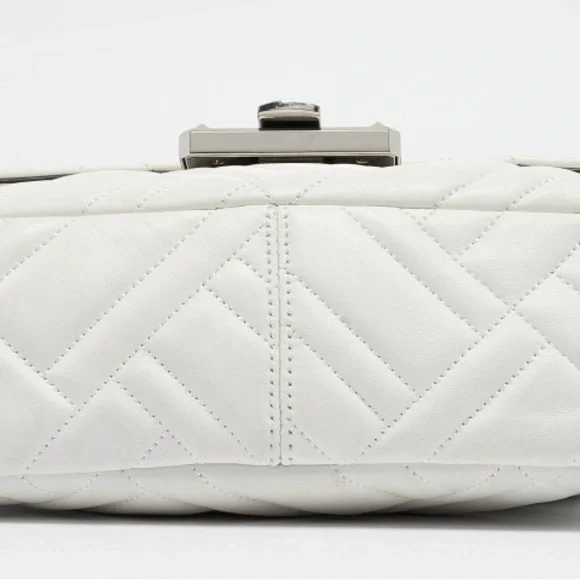 Elegant Michael Kors White Quilted Shoulder Bag - Picture 12 of 16